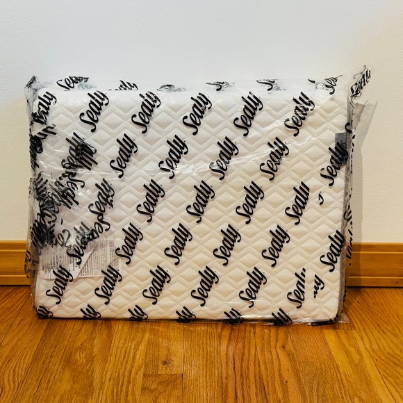 Sealy Neck contour pillow like new condition - Picture 3 of 4